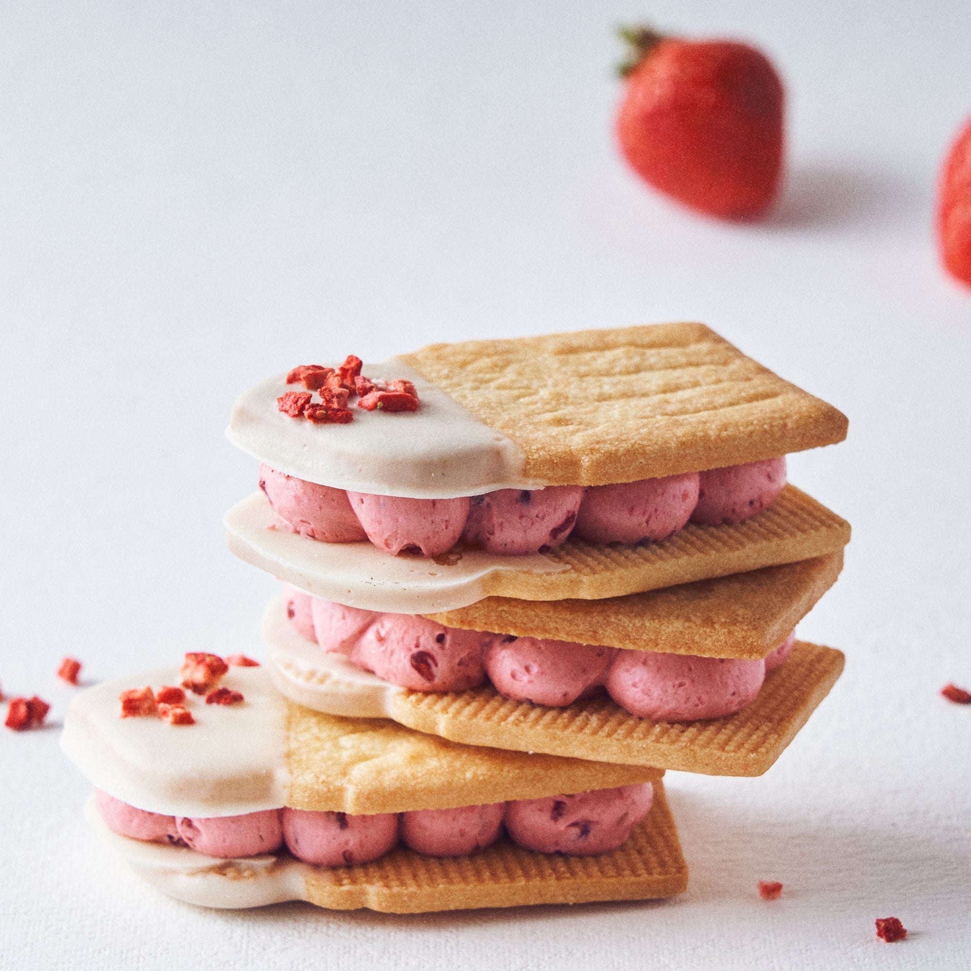 生バターサンドとベイクドカップケーキの新商品が登場🍓